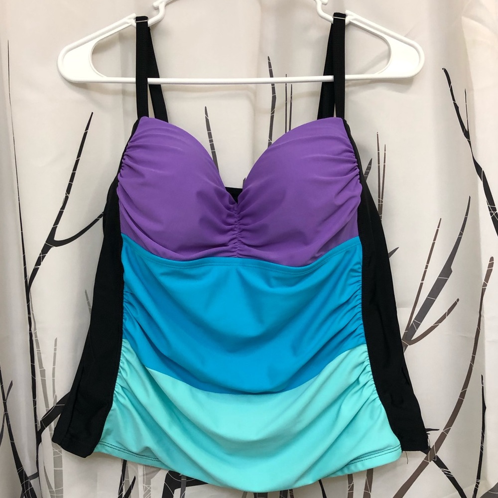 Multicolored tankini XL swimsuit top like new!